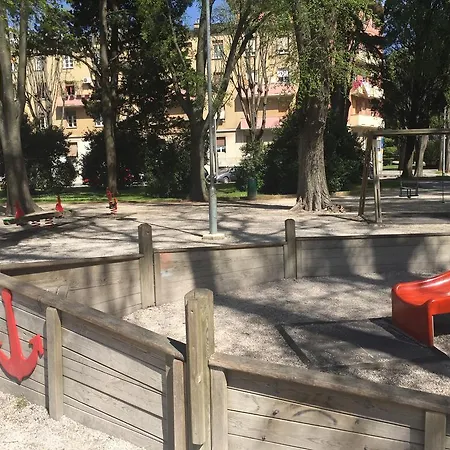 Amphitheater Apartment